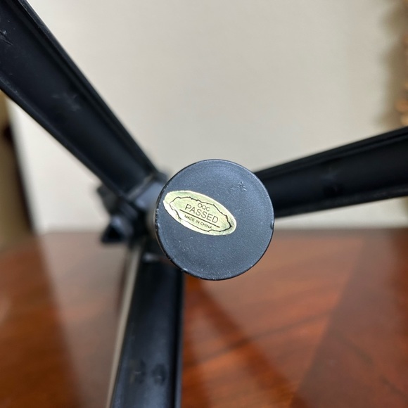 Maxell camera tripod with extendable legs - Picture 6 of 6